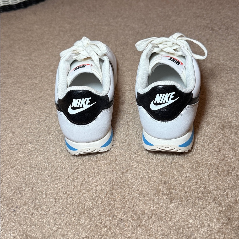 Nike Cortez in White Leather - Picture 4 of 8